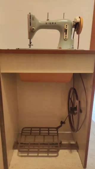 Máquina de coser Sigma 101 con mueble