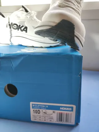 Zapatillas Hoka Blancas y Negras