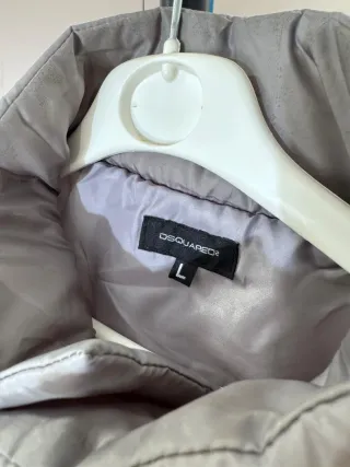 Chaqueta deportiva hombre gris y rojo