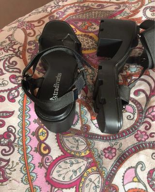 Sandalias Stradivarius Track Tacon T.40