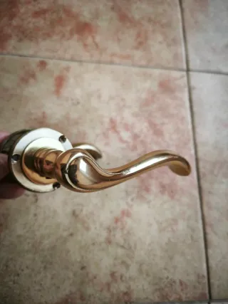 Juego 5 manillas puerta doradas