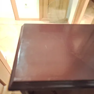 Librería de madera oscura pasillo