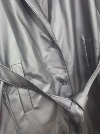 Chaqueta larga efecto piel Zara