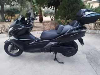 Honda SW T400 Maxi Scooter Negra Solo 8.000 km