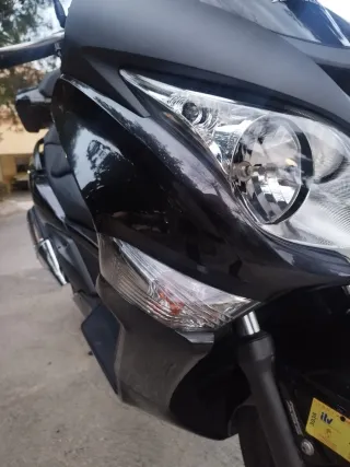 Honda SW T400 Maxi Scooter Negra Solo 8.000 km