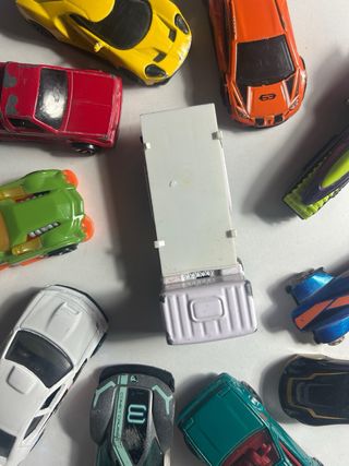 Camión de juguete blanco