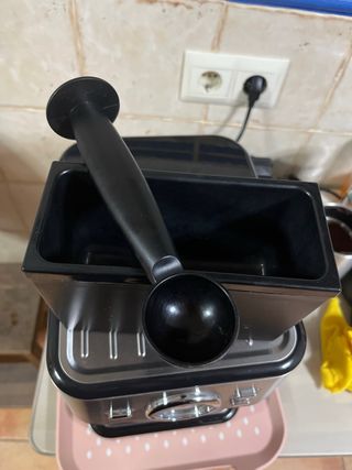 Cafetera y vaporizador de leche BEEM