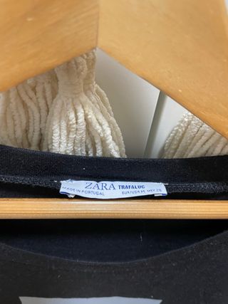 Camiseta Zara Negra con Estampado