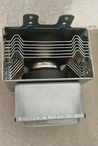 Magnetrón Whirlpool 2M167B-M62 Original