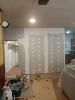 Todo en la tienda de materiales de construcción.