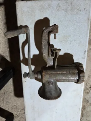 Picadora de carne manual antigua