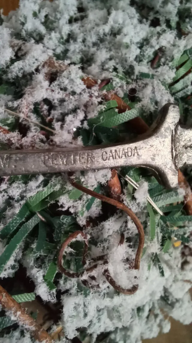 Antigua cuchara Canadá pewter Esquimal