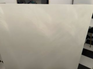 Mostrador blanco para tienda o estética