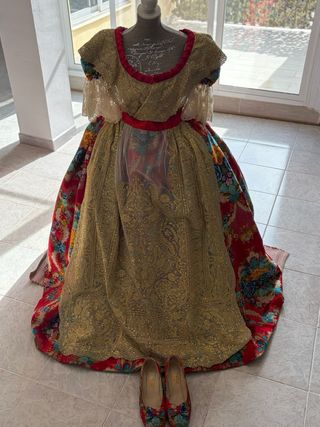 Traje de fallera rojo completo y zapatos