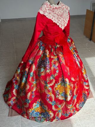 Traje de fallera rojo completo y zapatos