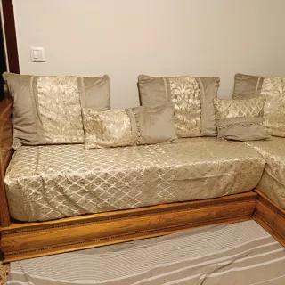 Sofá Marroquí Salón Beige y Dorado