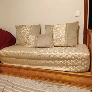 Sofá Marroquí Salón Beige y Dorado