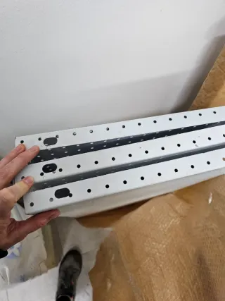 3 Baldas Metálicas Perforadas Blancas