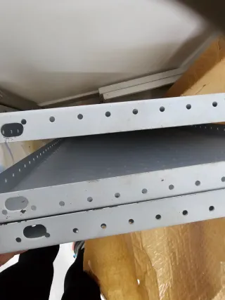 3 Baldas Metálicas Perforadas Blancas