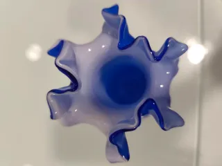 Jarrón azul cristal con borde ondulado