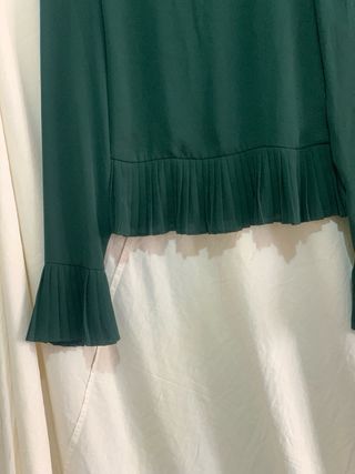 Blusa verde con volante