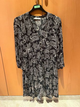 Vestido Mango estampado paisley negro