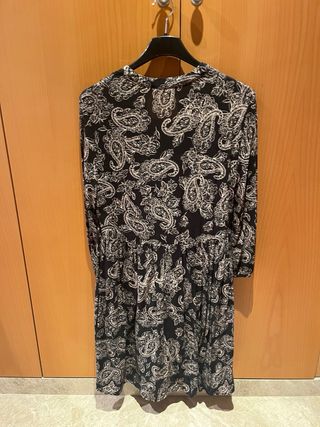 Vestido Mango estampado paisley negro