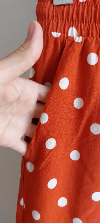 Pantalones anchos lunares rojos