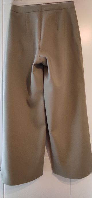 Pantalón verde Stradivarius