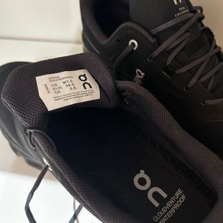 Zapatillas On Waterproof Negras talla 38.