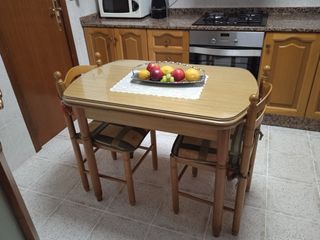 Mesa extensible cocina con 2 sillas