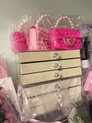 Joyero con cajones y asas de perlas