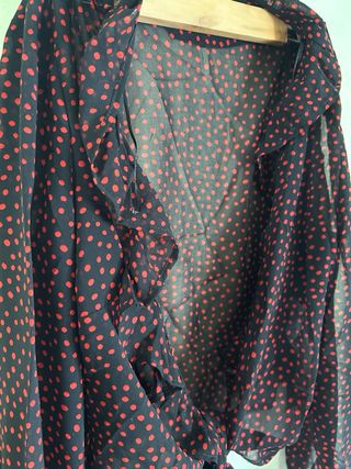 Blusa lunares negra y roja
