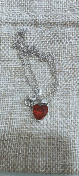 Conjunto Plata Corazón Rojo.