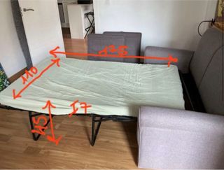 Sofá cama gris de tela