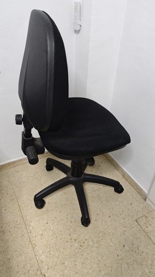 Silla de oficina negra