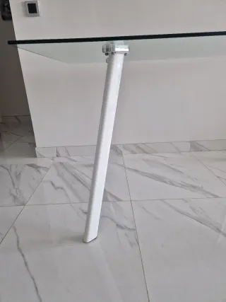 Mesa de cristal moderna patas blancas
