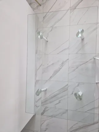 Mesa de cristal moderna patas blancas