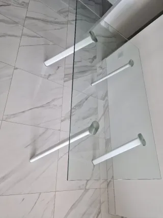 Mesa de cristal moderna patas blancas