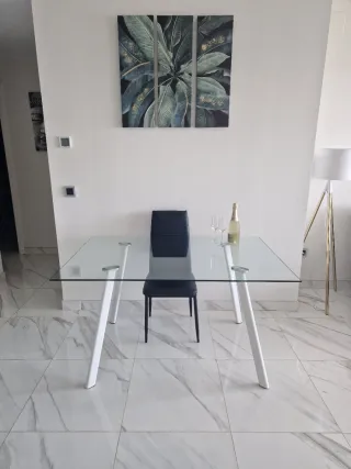 Mesa de cristal moderna patas blancas