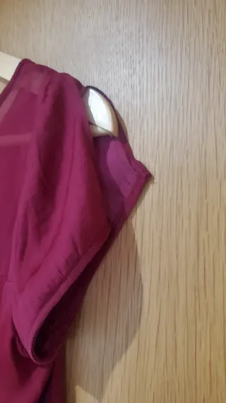 Blusa burdeos de manga corta