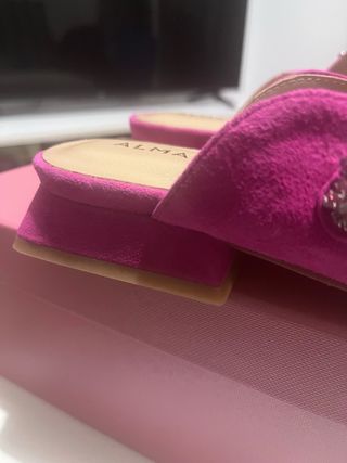 Zapatos Alma en Pena fucsia con pedrería