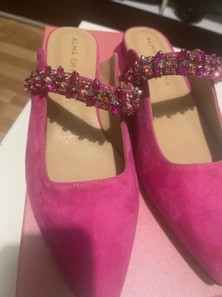 Zapatos Alma en Pena fucsia con pedrería