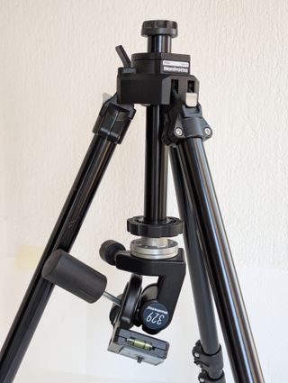 Trípode Manfrotto 055C con rótula 329 y bolsa