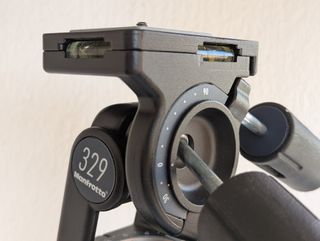 Trípode Manfrotto 055C con rótula 329 y bolsa