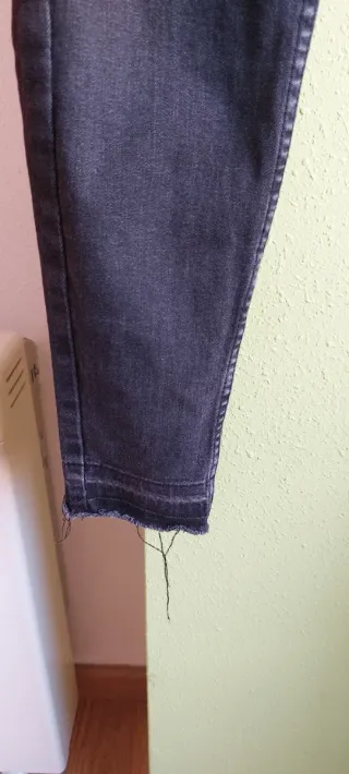 Pantalones vaqueros negros ajustados