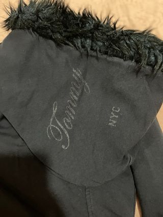 Chaqueta Tommy Hilfiger con capucha y pelo