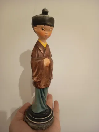 Figura cerámica niño chino
