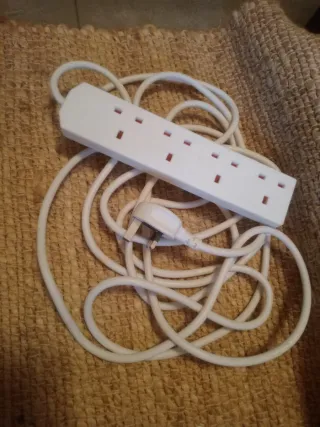 Regleta 4 enchufes con interruptor INGLES