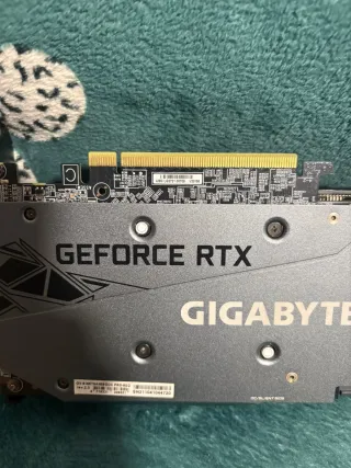 Tarjeta Gráfica Gigabyte Gris